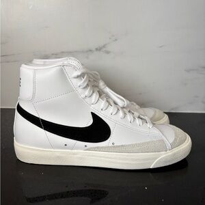 Women’s Nike Blazer Mid Size 9.5